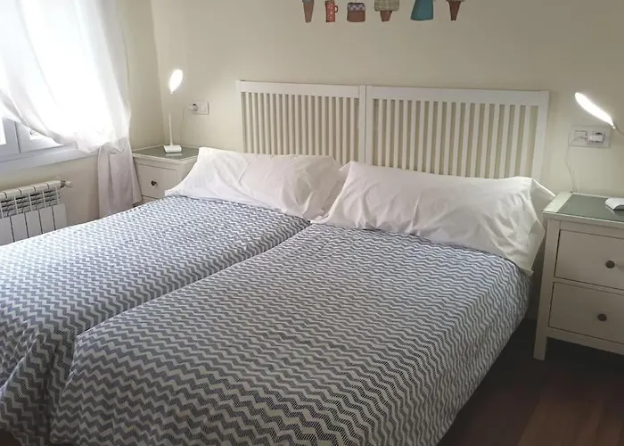 Lägenhet Apartamento En Casa Con Jardin + Garaje. E-bi-201