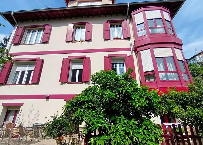 Apartamento En Casa Con Jardin + Garaje. E-bi-201 *