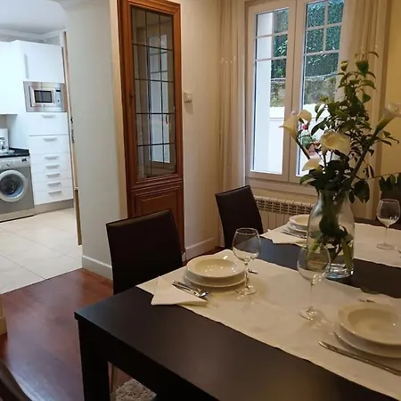 Apartamento En Casa Con Jardin + Garaje. E-bi-201 *