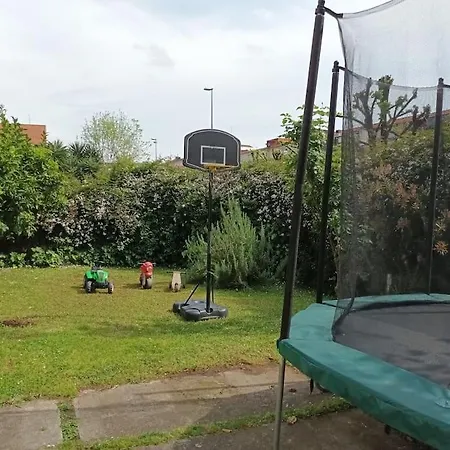 Apartamento En Casa Con Jardin + Garaje. E-bi-201 Apartment *