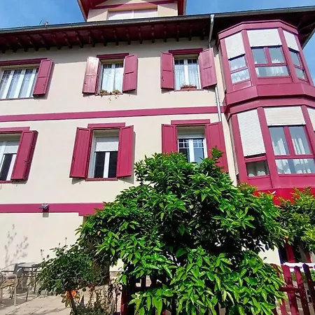 Apartamento En Casa Con Jardin + Garaje. E-bi-201 *